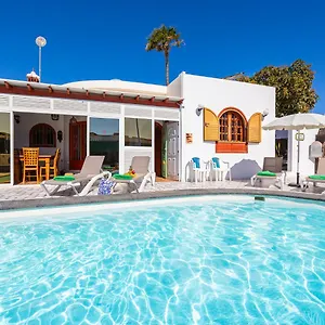 https://villa-palmira-puerto-del-carmen-lanzarote.puertodelcarmen-hotels.org